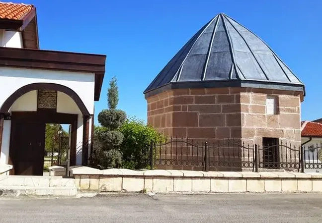 Ateşbazı Veli Türbesi